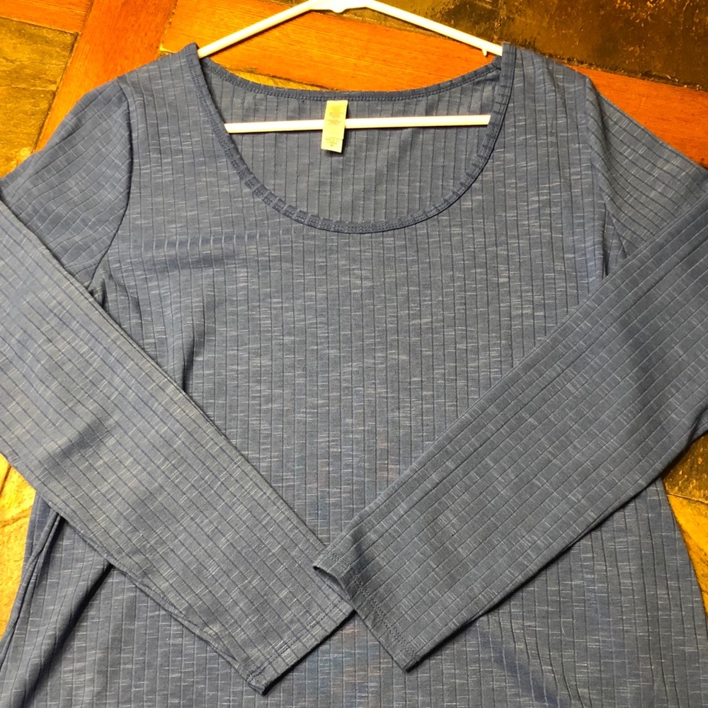 LuLaRoe Lynnae top